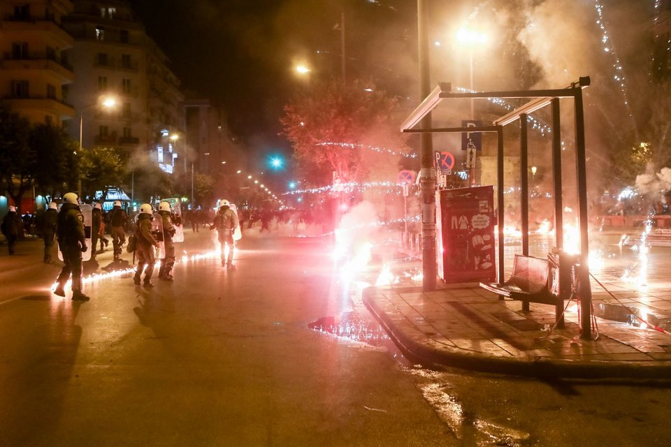 Επεισόδια μετά την πορεία για το Πολυτεχνείο στη Θεσσαλονίκη / Φωτογραφία: Eurokinissi