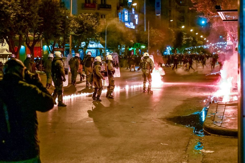Επεισόδια μετά την πορεία για το Πολυτεχνείο στη Θεσσαλονίκη / Φωτογραφία: Eurokinissi