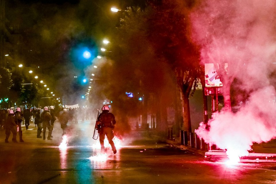 Επεισόδια μετά την πορεία για το Πολυτεχνείο στη Θεσσαλονίκη / Φωτογραφία: Eurokinissi