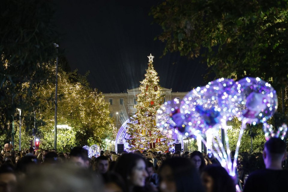 Φωταγώγηση του χριστουγεννιάτικου δέντρου στο Σύνταγμα / Φωτογραφία: Eurokinissi