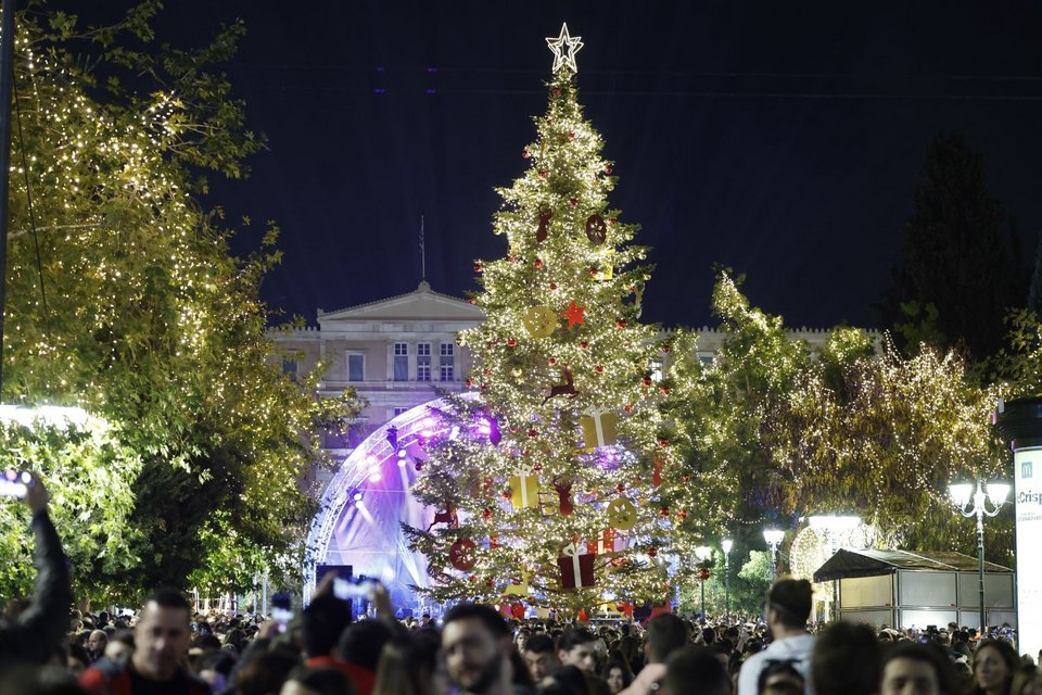 Φωταγώγηση του χριστουγεννιάτικου δέντρου στο Σύνταγμα / Φωτογραφία: Eurokinissi