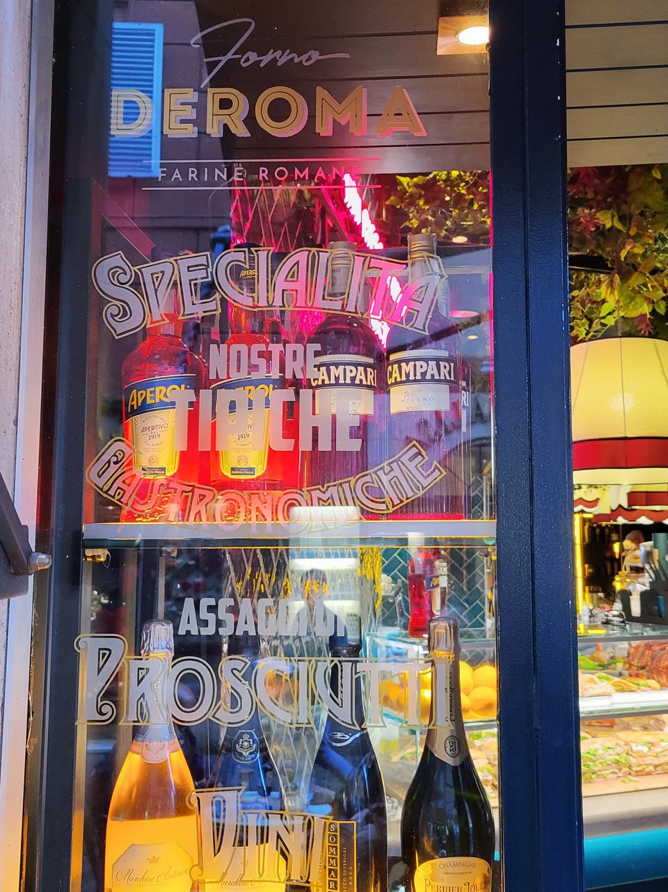 H Ρώμη είναι γεμάτη σαλουμερίες και σπριτζερίες που πουλάνε απολαυστικά πανίνι. 