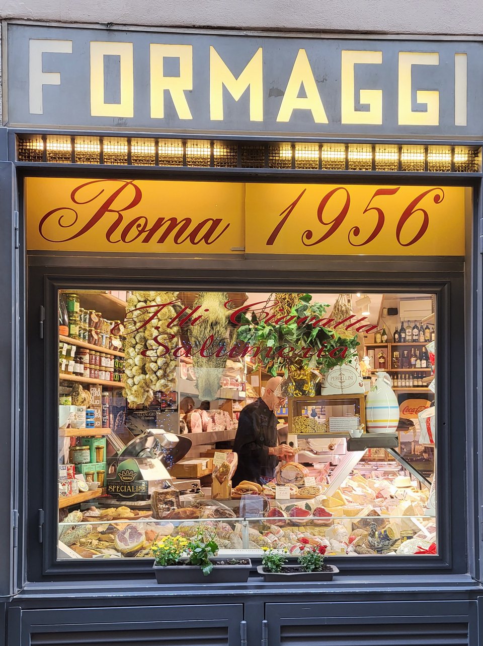 Το deli Formaggi από το 1956. 