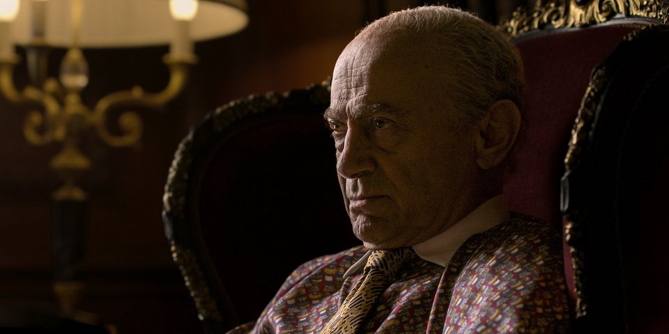 O Μοχάμεντ Αλ Φαγιέντ (τον οποίο στη σειρά The Crown υποδύεται ο Salim Daw) κινούσε με τηλεκοντρόλ από μακριά την αχαλίνωτη κούρσα της Νταϊάνα και του γιου του Ντόντι προς το θάνατο / Φωτογραφία: The Crown, season 6, Netfix