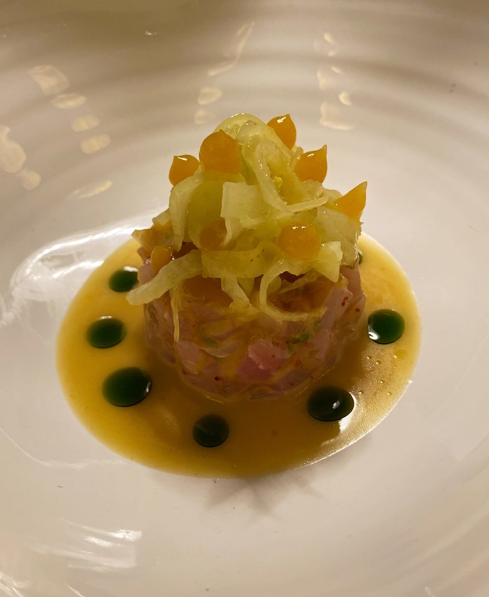 Το ορεκτικό με το μαγιάτικο και το αυγοτάραχο.