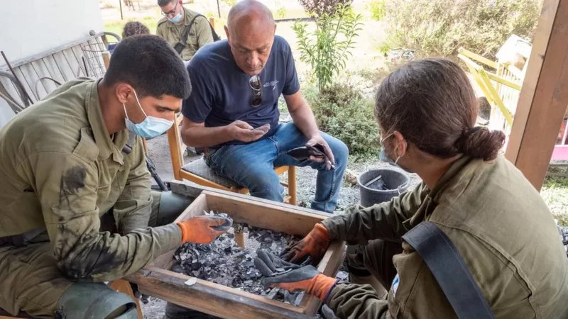 Αρχαιολόγοι κατάφεραν μέχρι στιγμής να εντοπίσουν λείψανα 40 θυμάτων της Χαμάς στο νότιο Ισραήλ