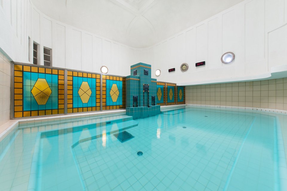 Η mirror pool