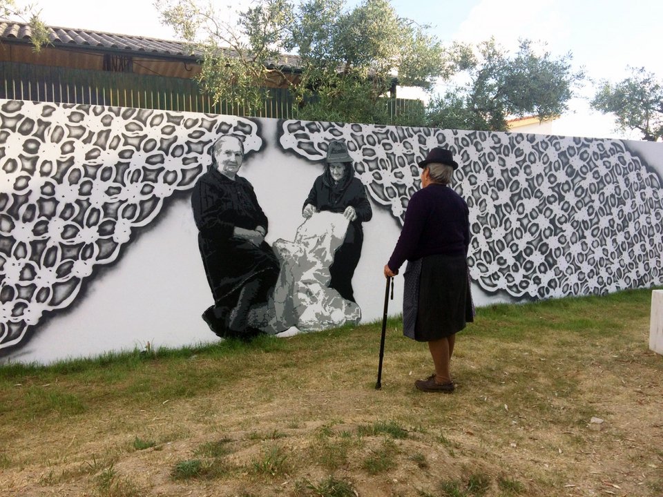 Το δαντελένιο έργο της NeSpoon στην πορτογαλική πόλη Povoa de Atalaia 