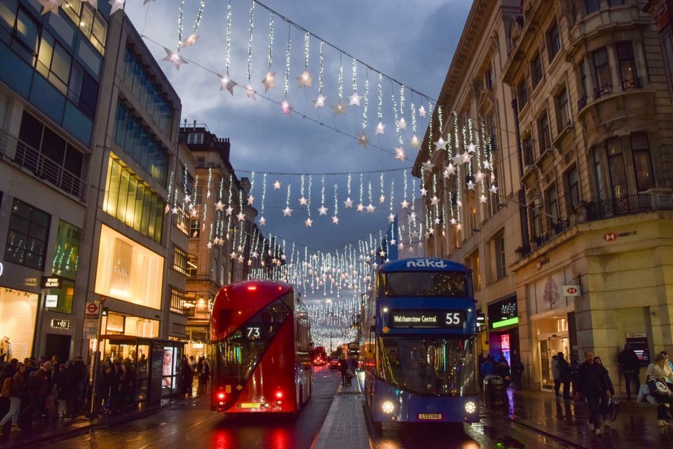H φωτισμένη Oxford Street
