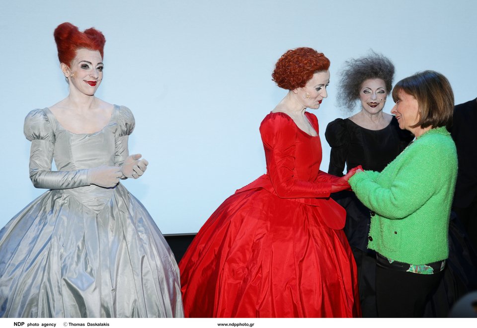 Καρυοφυλλιά Καραμπέτη, Κατερίνα Σακελλροπούλου