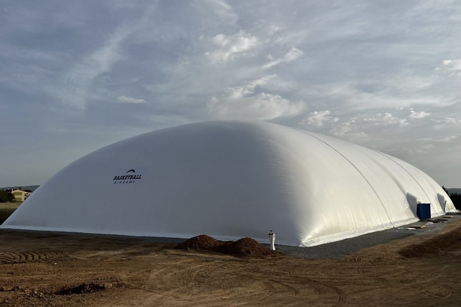 Το Basketball Airdome πριν ξηλωθεί το σκέπαστρο από τον αέρα / Φωτογραφία: thestival.gr