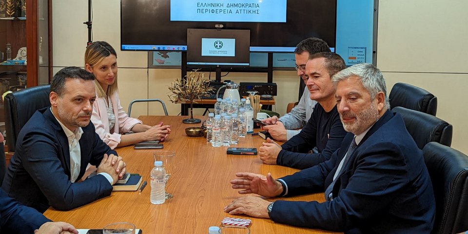 Ο Χάρης Δούκας με τον περιφερειάρχη Αττικής, Γιώργο Πατούλη