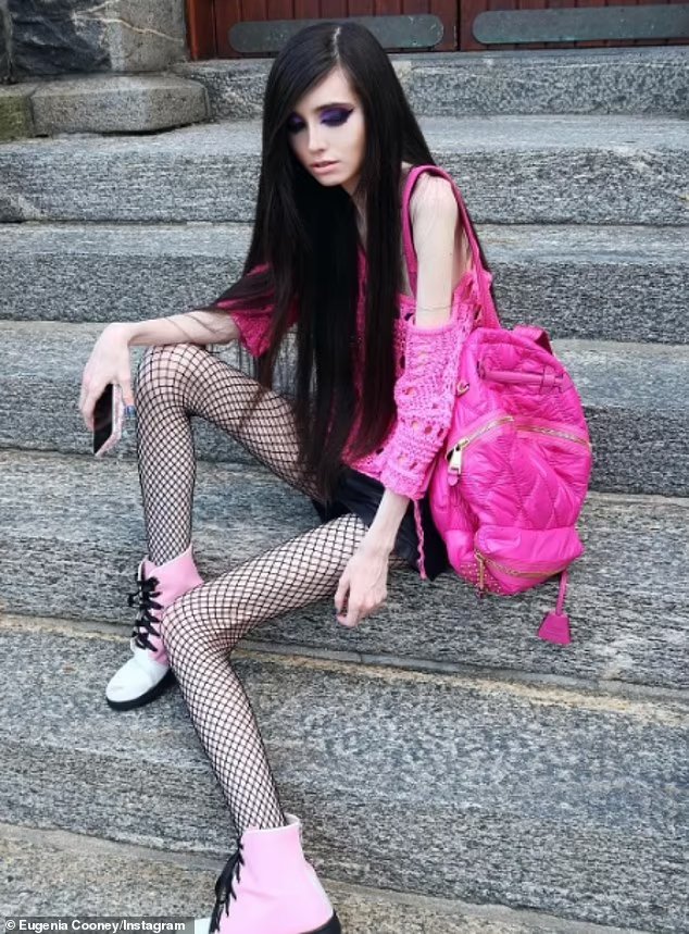 Η Eugenia Cooney έχει αδυνατίσει υπερβολικά και οι θαυμαστές της ανησυχούν
