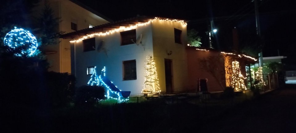 Το στολισμένο σπίτι με τα 6.000 λαμπάκια στην Εύβοια