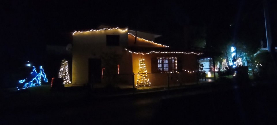 Το στολισμένο σπίτι με τα 6.000 λαμπάκια στην Εύβοια