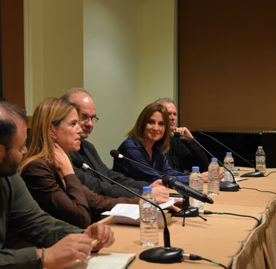 Στο πάνελ βρίσκονταν οι δύο επιμελητές του βιβλίου, Πέτρος Ιωαννίδης και Ηλίας Τσαουσάκης, καθώς επίσης ο Γιάννης Αλμπάνης, η Ξένια Κουναλάκη και η Νίκη Λυμπεράκη