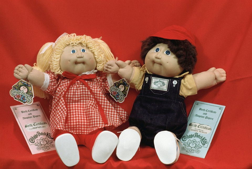 Οι κούκλες Cabbage Patch Kids, οι οποίες στα ελληνικά μεταφράστηκαν ως Λαχανόπαιδα