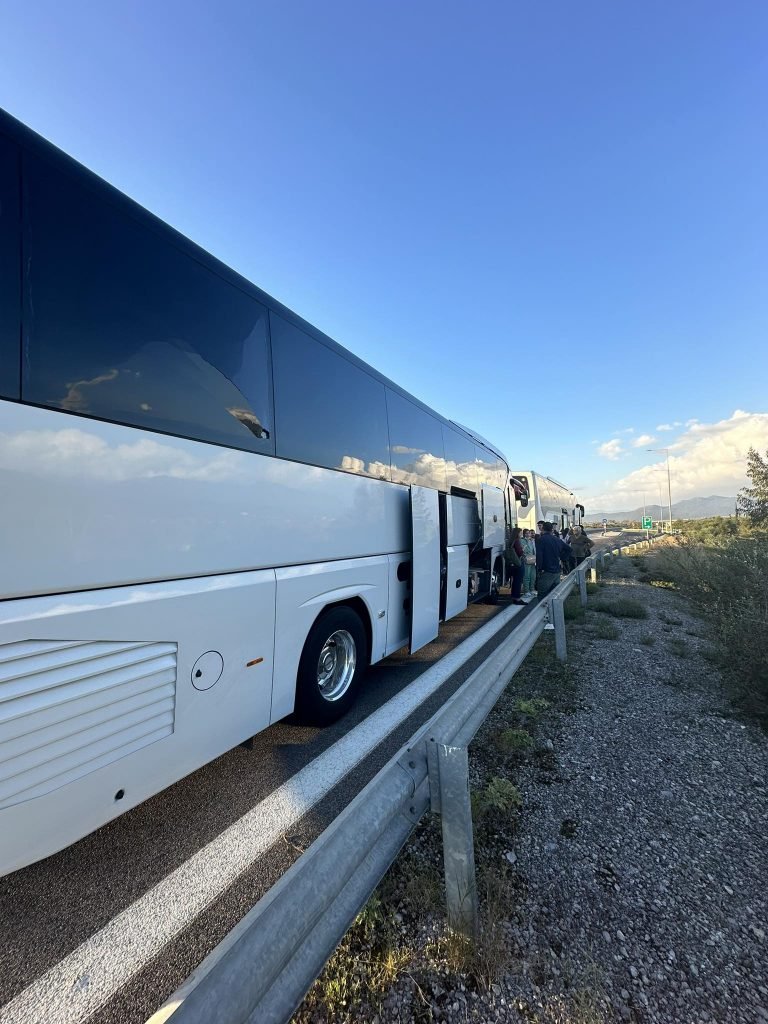 Επίθεση με πέτρες σε λεωφορείο του ΚΤΕΛ Μεσσηνίας / Φωτογραφία: tharrosnews