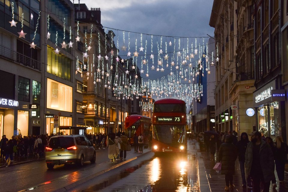 H φωτισμένη Oxford Street
