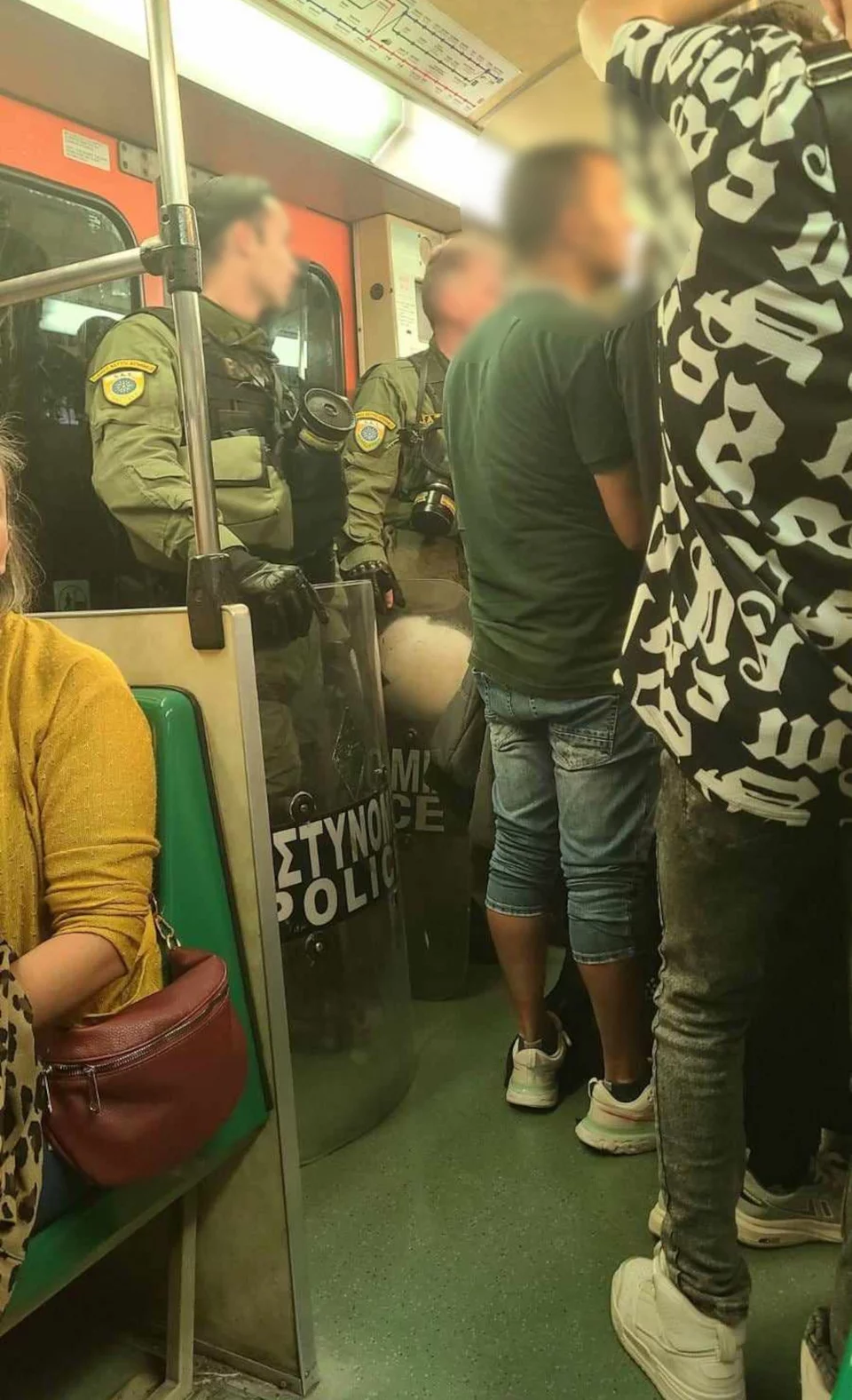 mat mesa ston ilektriko 02.jpg