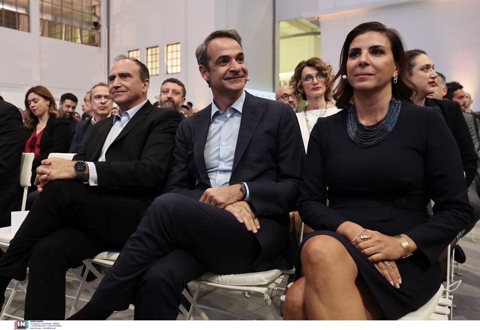 Ο Κυριάκος Μητσοτάκης με τον αντιπρόεδρο της Google Yossi Matias και την γενική διευθύντρια της Google Νοτιοανατολικής Ευρώπης Πέγκυ Αντωνάκου