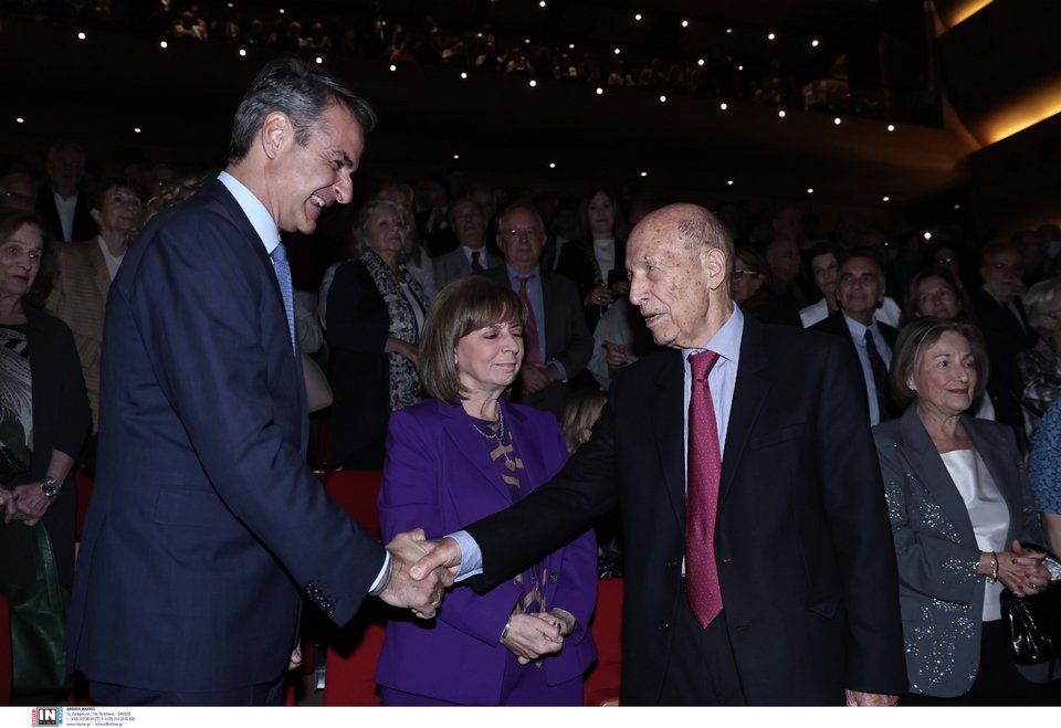 Ο πρωθυπουργός Κυριάκος Μητσοτάκης καταχειροκροτήθηκε μόλις μπήκε στην αίθουσα της εκδήλωσης