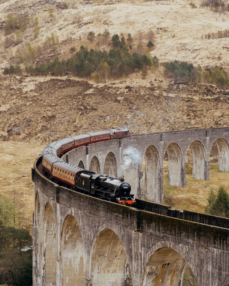 Η εμβληματική γέφυρα από όπου περνά το Jacobite heritage line