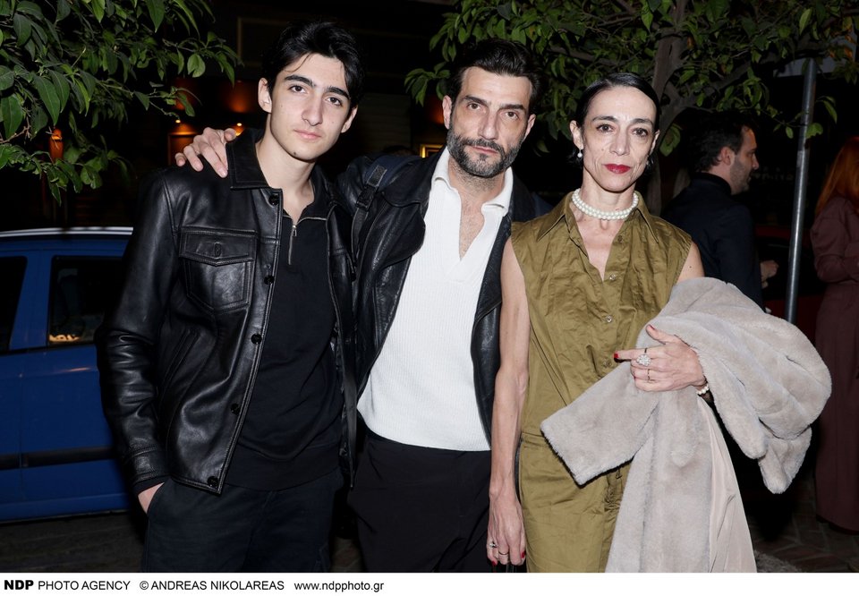 Ο Νίκος Κουρής και η Έλενα Τοπαλίδου με τον γιο τους, Πέτρο