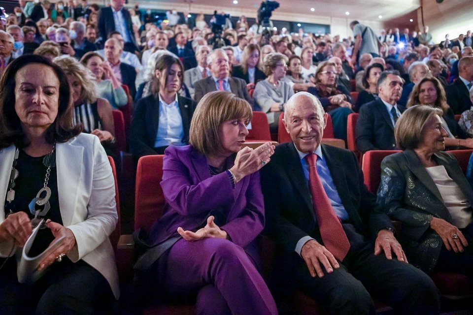 Η ΠτΔ Κατερίνα Σακελλαροπούλου με τον πρώην πρωθυπουργό Κώστα Σημίτη