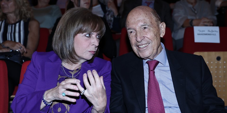 Η Πρόεδρος της Δημοκρατίας Κατερίνα Σακελλαροπούλου με τον Κώστα Σημίτη / Φωτογραφία: Intimenews