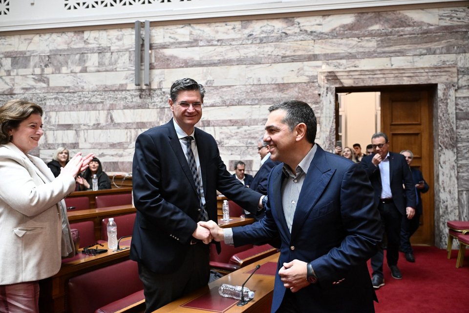 Ο Αλέξης Τσίπρας με τον Διονύση Καλαματιανό / Φωτογραφία: ΤΑΤΙΑΝΑ ΜΠΟΛΑΡΗ/EUROKINISSI