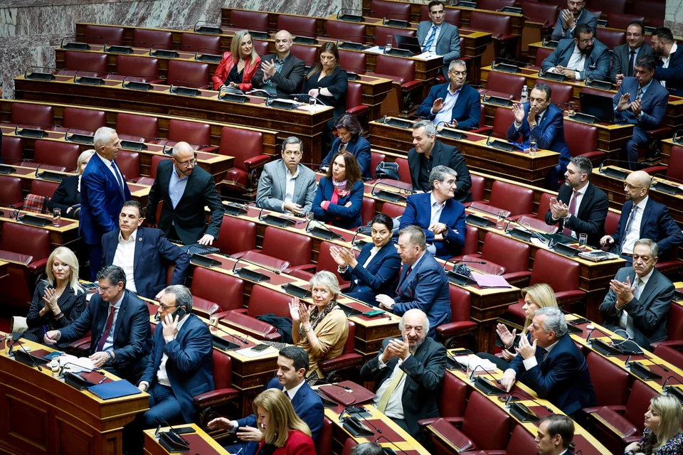 Απόντες από τη συζήτηση στη Βουλή οι βουλευτές της ομάδας Αχτσιόγλου και οι Τσακαλώτος-Πέρκα
