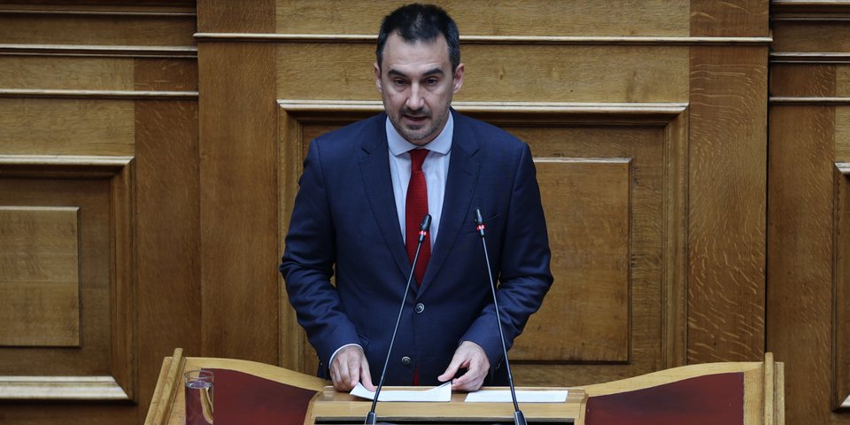 Ο βουλευτής Μεσσηνίας Αλέξης Χαρίτσης στη Βουλή