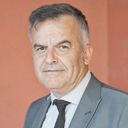 Ο καθηγητής Αστροφυσικής Βασίλειος Χαρμανδάρης