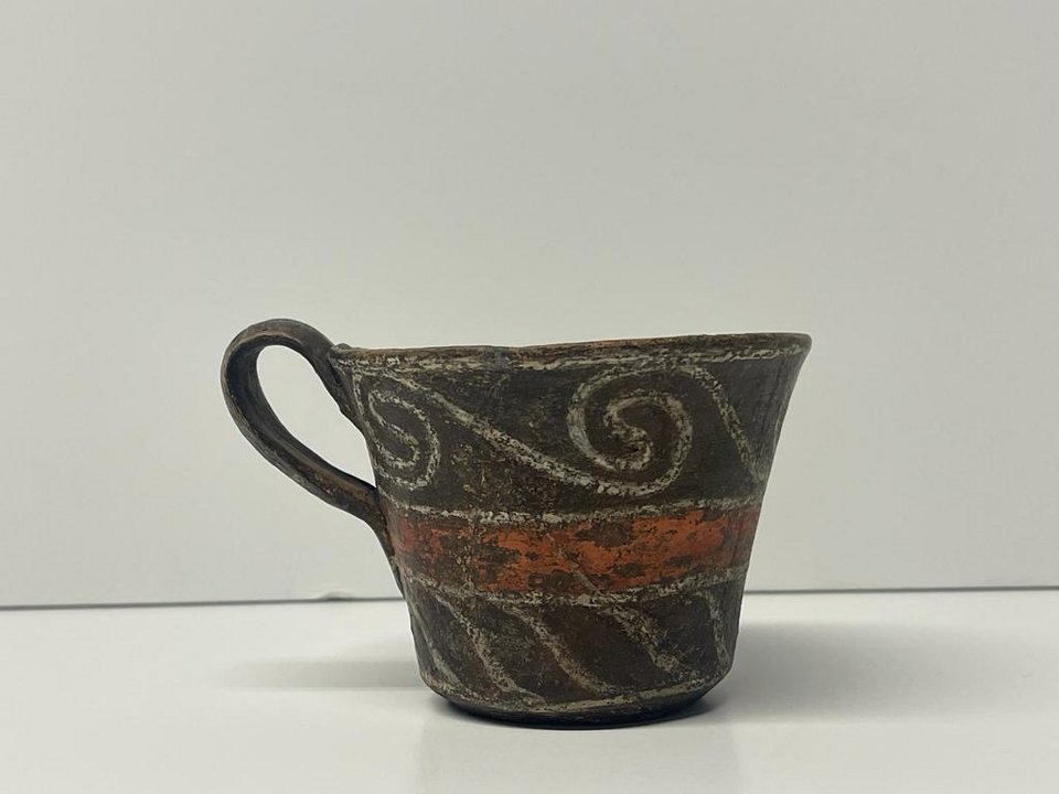 Κύπελλο καμαραϊκού ρυθμού 1900-1500 π.Χ