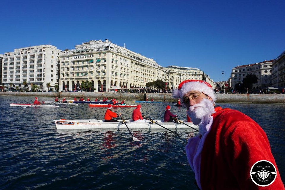 Αγιοβασίληδες στον Θερμαϊκό / Φωτογραφία ΑΜΠΕ