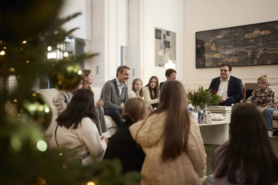 23 12 19 0005 DPC4685%20%28Custom%29.jpg