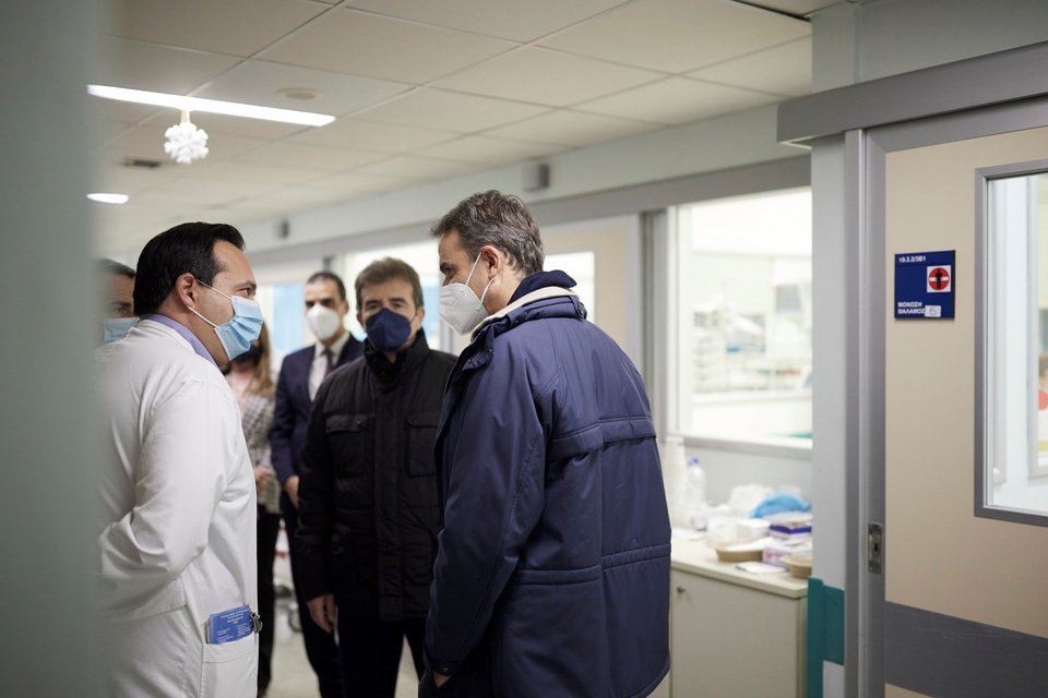 Ο πρωθυπουργός Κυριάκος Μητσοτάκης επισκέφθηκε το Πανεπιστημιακό Γενικό Νοσοκομείο «Αττικόν»