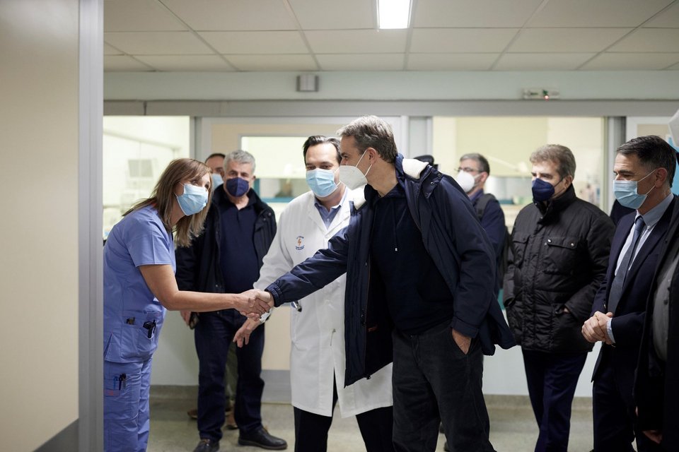 Ο πρωθυπουργός Κυριάκος Μητσοτάκης επισκέφθηκε το Πανεπιστημιακό Γενικό Νοσοκομείο «Αττικόν»