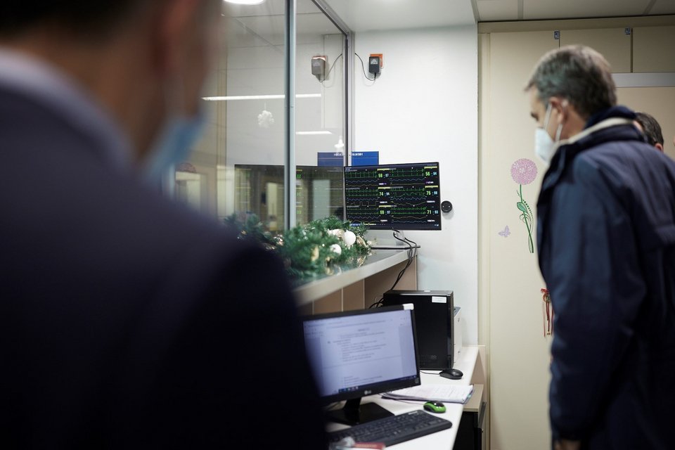 Ο πρωθυπουργός Κυριάκος Μητσοτάκης επισκέφθηκε το Πανεπιστημιακό Γενικό Νοσοκομείο «Αττικόν»