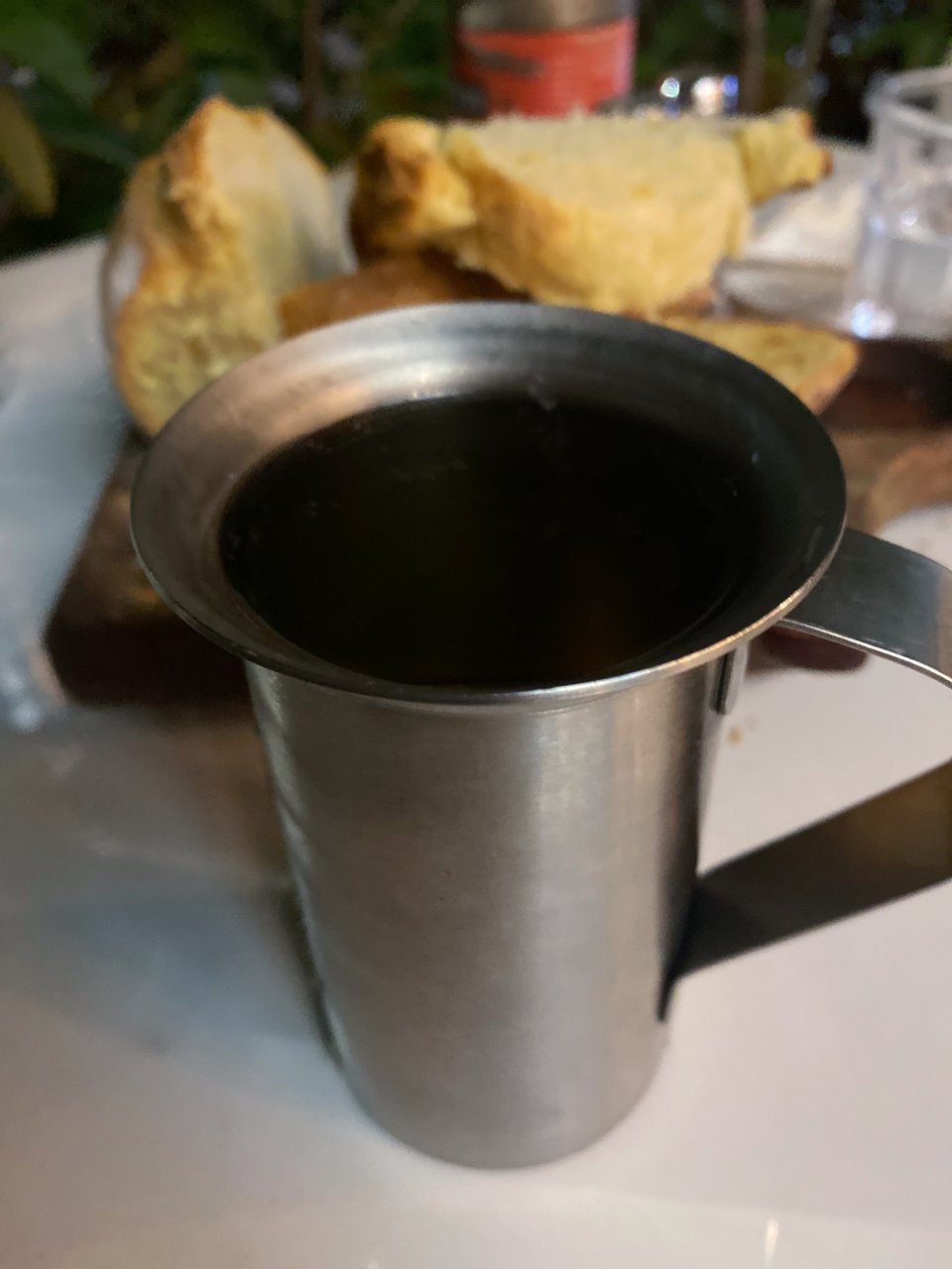 Ο κατρούτσος ή το καρτούτσο ή τεταρτάκι είναι το σκεύος σύμβολο του μεζεδοπωλείου / Φωτογραφία: Από Το Δράμι στη Γλυφάδα - Μάνος Λειβαδάρος/iefimerida