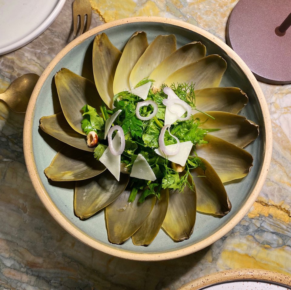 H σαλάτα με αγκινάρες / Φωτογραφία: Μάνος Λειβαδάρος/iefimerida