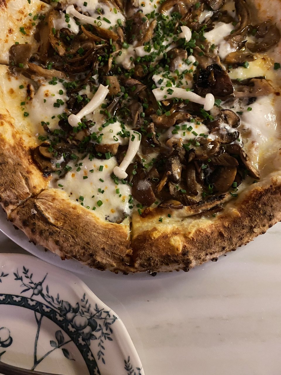 Πίτσα μανιταριών στο Gloria Gati / Φωτογραφία: Μάνος Λειβαδάρος/iefimerida