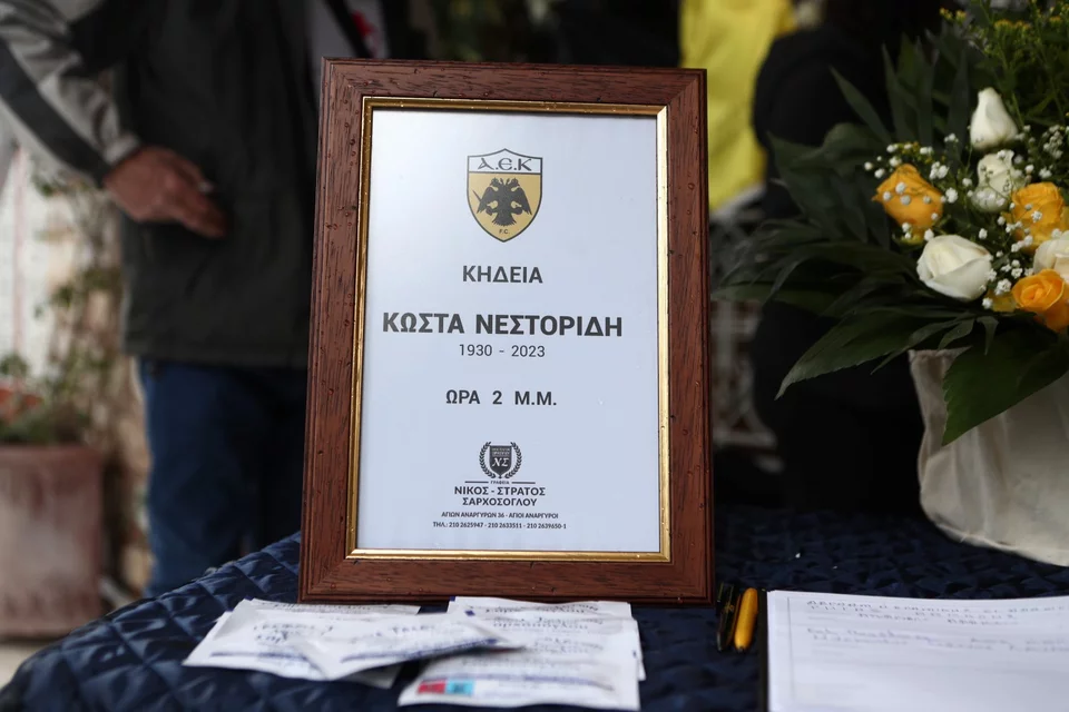 Κηδεία Κώστα Νεστορίδη: Σε λαϊκό προσκύνημα η σορός του (εικόνες) 14 6059543%20 %20Copy%20%28Custom%29.jpg