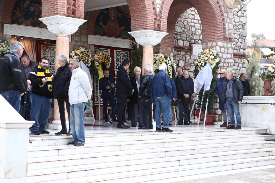 Κηδεία Κώστα Νεστορίδη: Σε λαϊκό προσκύνημα η σορός του (εικόνες) 10 6059554%20%28Custom%29.jpg