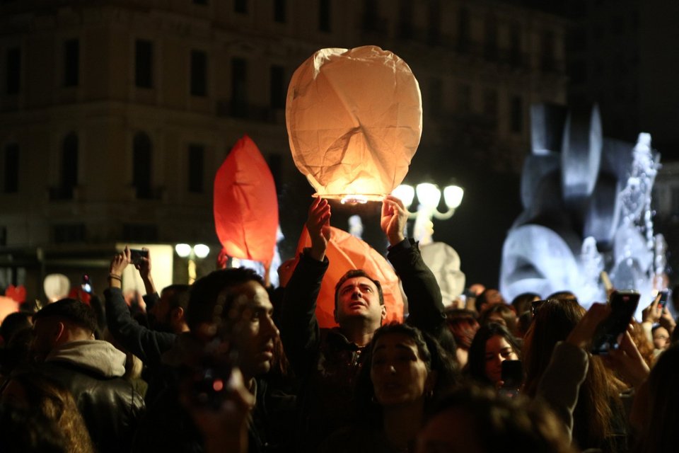 φαναράκια στη νύχτα των ευχών