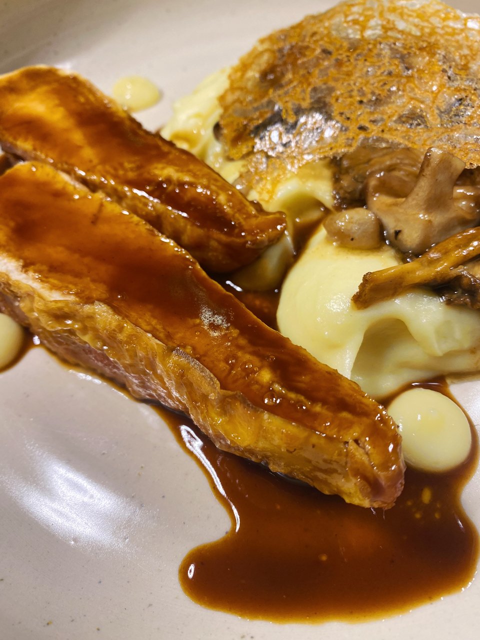 Το απολαυστικό πιάτο με τον κόκορα  / Φωτογραφία: Μάνος Λειβαδάρος/iefimerida