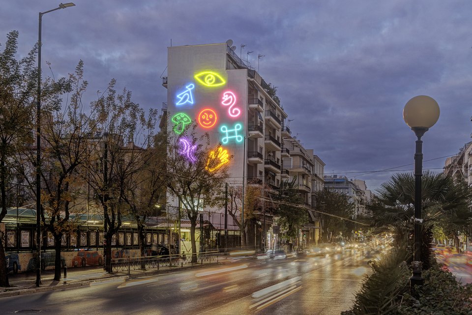Τη νύχτα, το έργο του Πλέσσα έχει ακόμα πιο έντονη επίδραση: η μυσταγωγική ατμόσφαιρα που δημιουργεί, σε συνδυασμό με μια παγανιστική διάθεση, αποκαλύπτει τον τελετουργικό του χαρακτήρα και τις ιαματικές του ιδιότητες