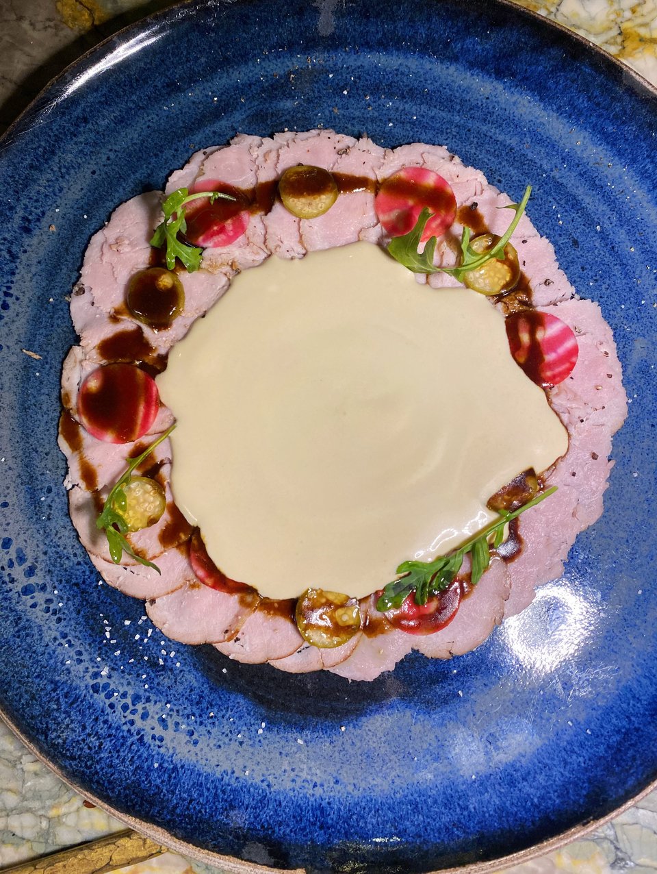 Το δροσερό Vitello Tonnato / Φωτογραφία: Μάνος Λειβαδάρος/iefimerida