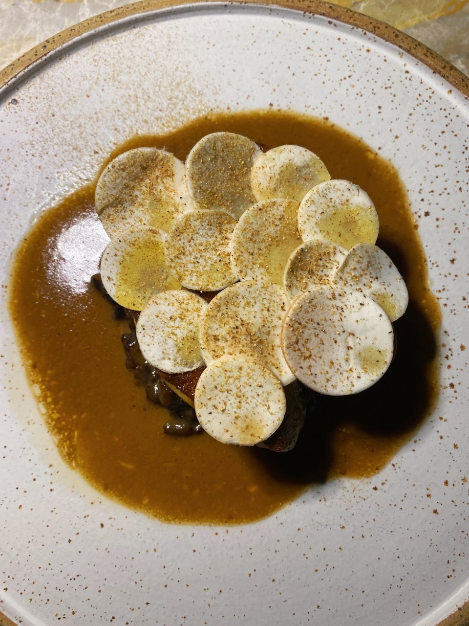 Το φουά γκρα, ένα ζεστό πολύ νόστιμο ορεκτικό / Φωτογραφία: Μάνος Λειβαδάρος/iefimerida